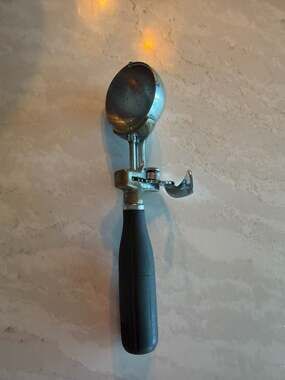 Vintage Hamilton Beach No. 51 Ice Cream Scoop‎ with Black Bakelite Handle